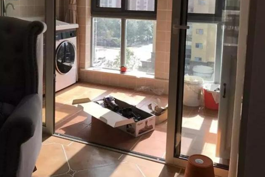 小戶型陽臺(tái)做成了洗衣房，該怎樣去提升它的顏值！